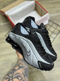 SHOX R4 "PRETO/PRATA"