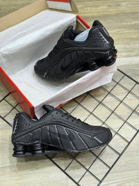 SHOX R4 "ALL BLACK"